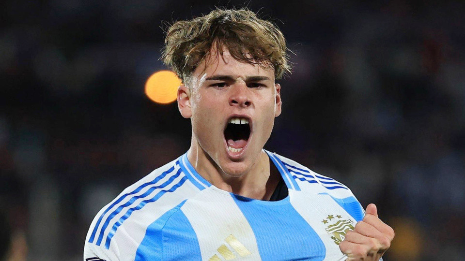 随着阿根廷2-0，西班牙1-2，世青赛四强已定2席，冠军悬念初现