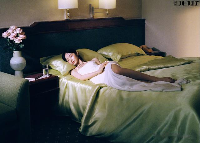 田曦薇LOFFICIEL八月号封面大片，清冷优雅的月光女神，美到窒息