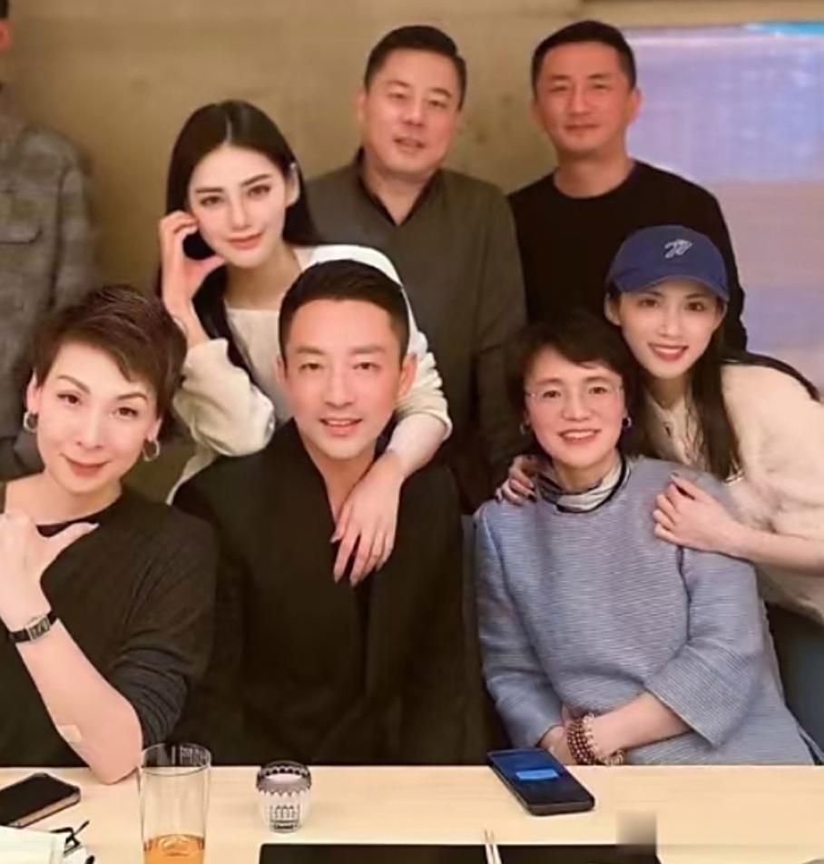 马筱梅被小玥玥姐弟接纳，就差改口喊妈了，S妈晒大S未公开生活照