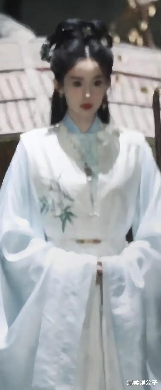 偶然刷到古力娜扎和程潇的新剧路透，才懂：绝色和漂亮的区别