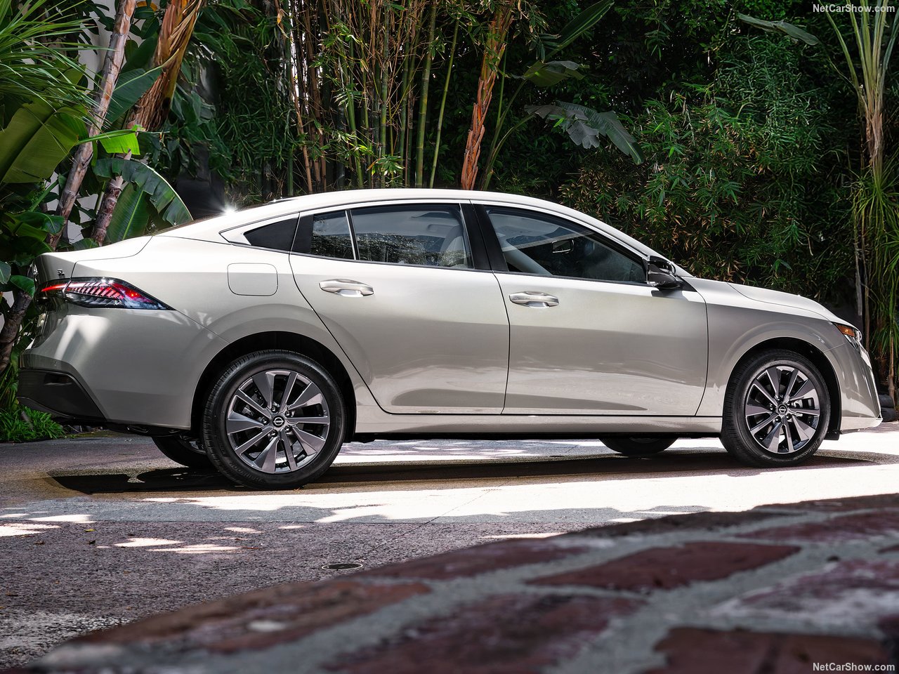 日产Sentra北美推新，标配2.0L引擎、双联屏，比轩逸贵30%