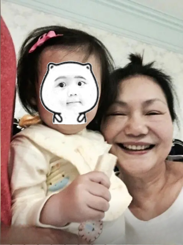 S妈的征友贴，相比在针对汪小菲，更像是在针对汪小菲的前小姨子