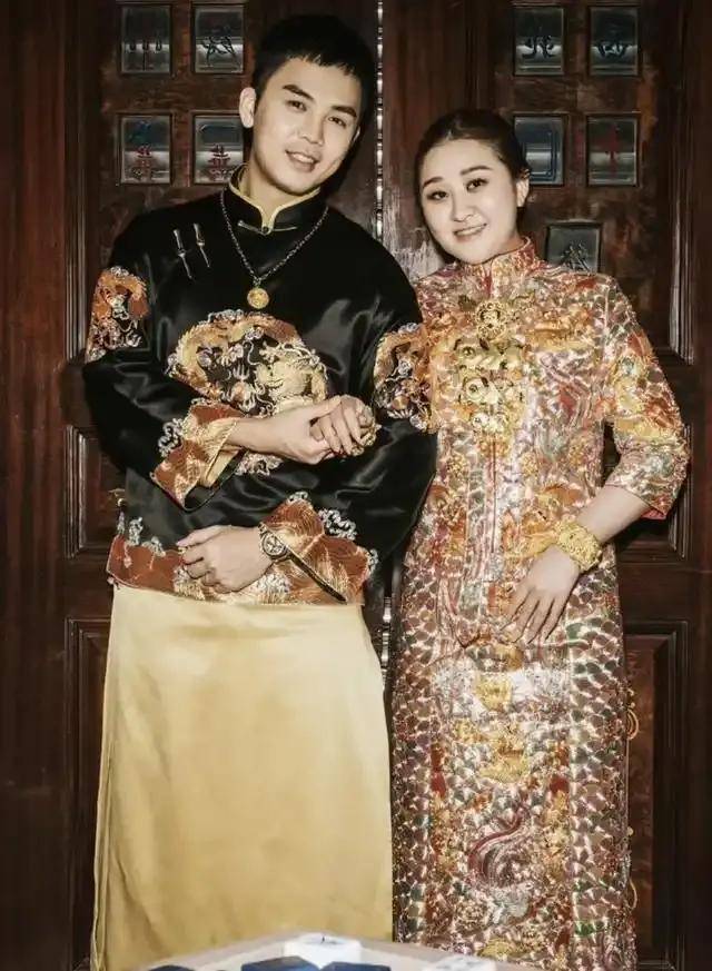 TVB“驸马”街头做慈善，曾被岳父骂是戏子，太太为其感委屈