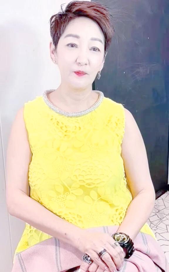 她爱上有妇之夫，偷偷生下两娃，如今孤独终老，孩子已在国外定居