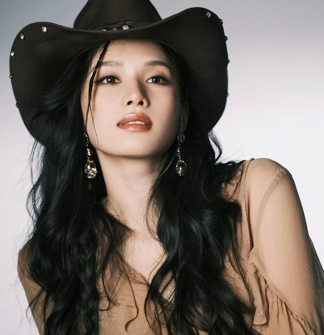 张婧仪西部牛仔造型美的嘞，张婧仪高清壁纸