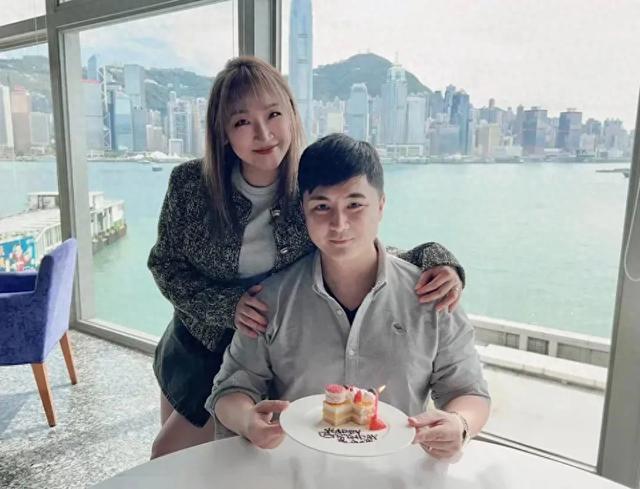 TVB男星45岁生日与太太庆祝,被网友吐槽除《爱回家》欠缺代表作