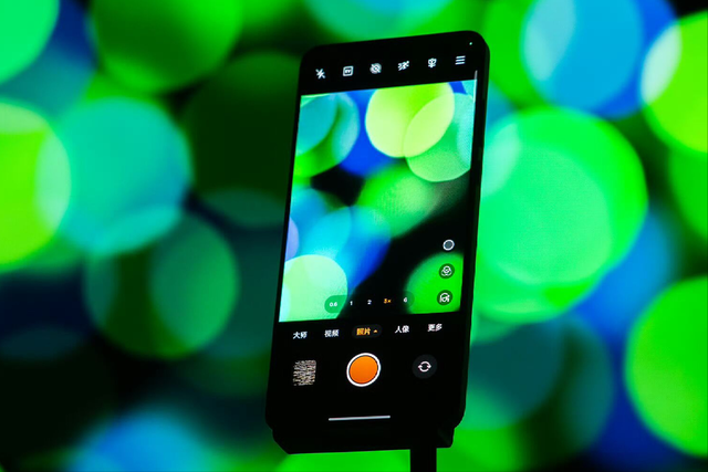 512GB售价6999元,极窄直屏+哈苏影像+6100mAh,值得入手吗?