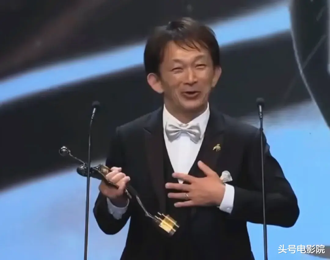 54岁日本男人独自拿到香港金像奖，他用了30年！差点为甄子丹丧命