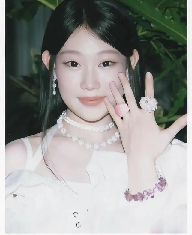 沈佳润和小沈阳拍撕拉片，曾经的丑小鸭爆改白天鹅，竟然吸粉无数