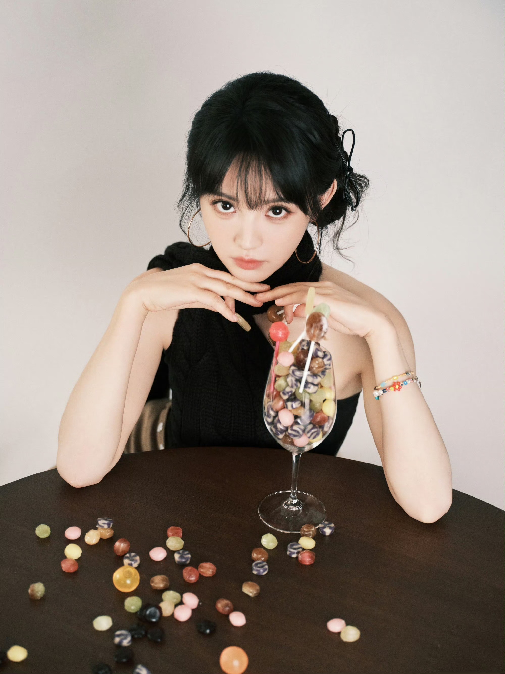 田曦薇挂颈连衣裙,今日份酸酸甜甜的小姐姐 ???