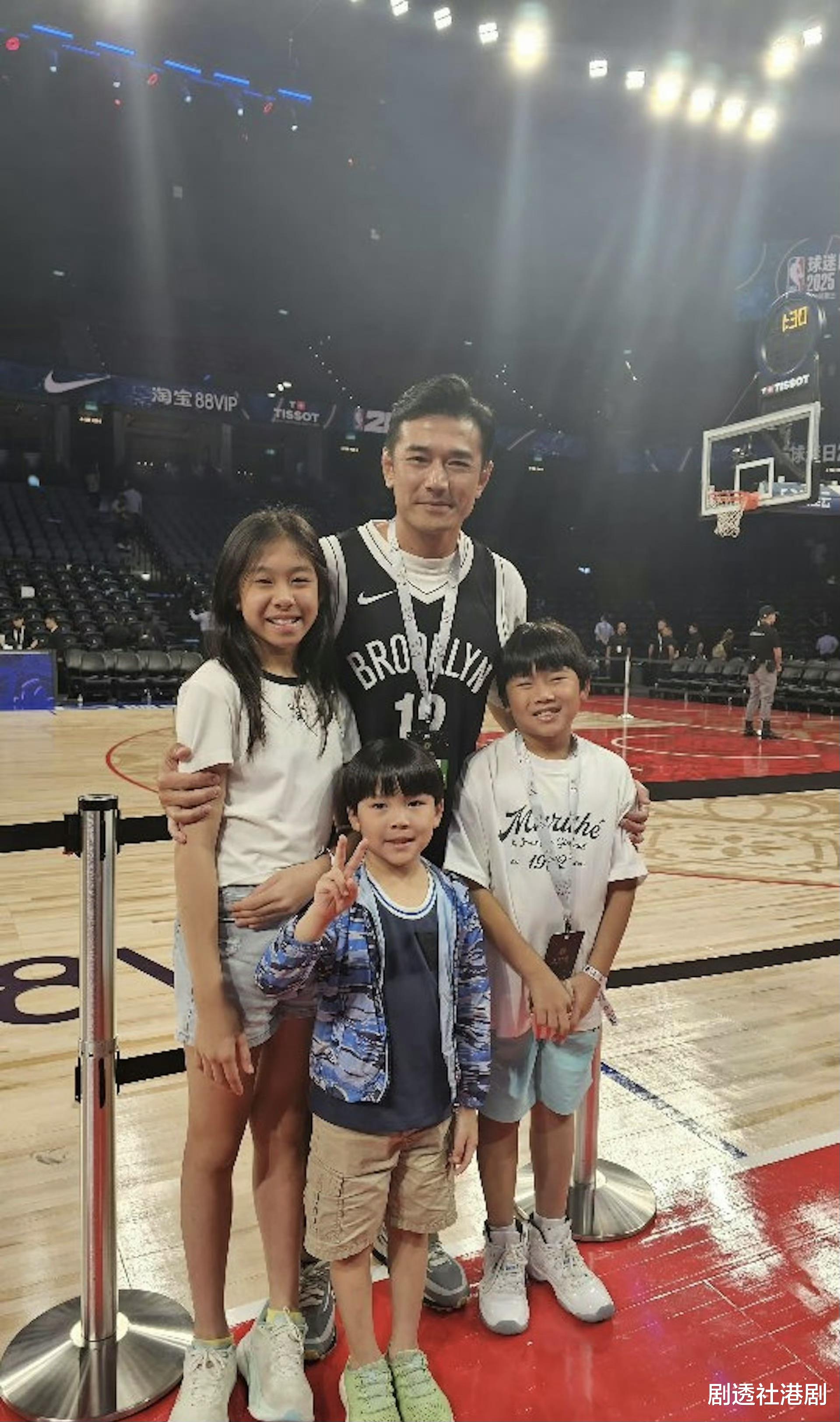 TVB前帅气男星称不后悔离巢！撕“渣男”标签，加盟男团跳网红舞