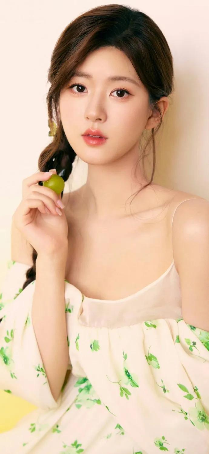 赵思思怒撕公司：顶流竟连205万都保不住？