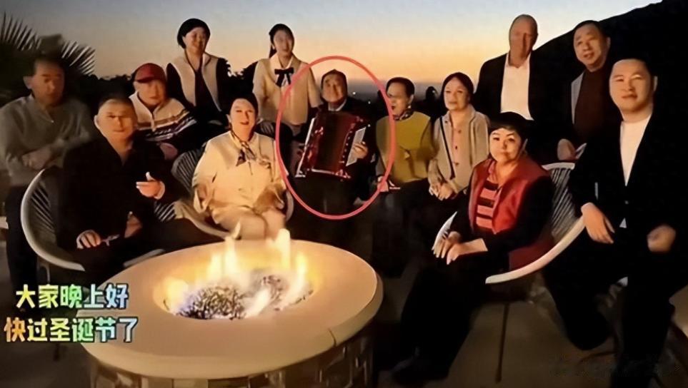 异国豪宅的红歌争议：跑到美国唱爱国，这对国家是多么大的讽刺