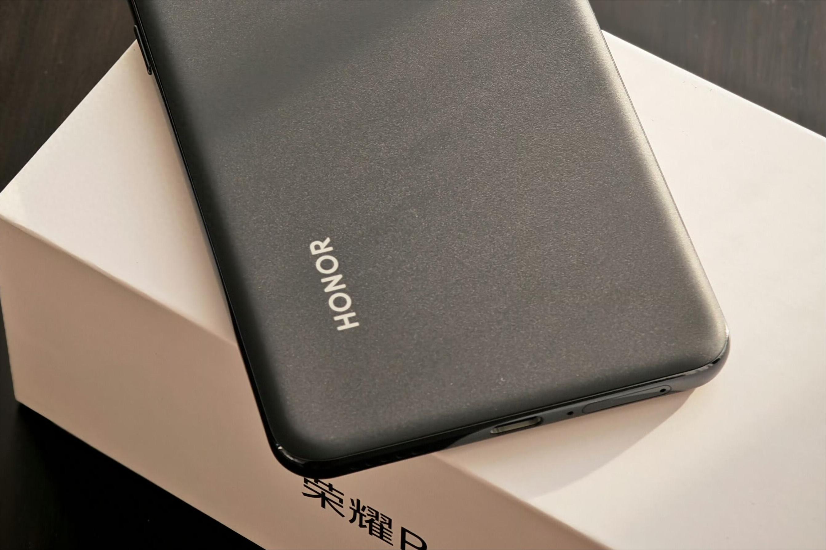 榮耀“續航王”價格新低，十面抗摔+3840HZ+衛星通信，可以入手了