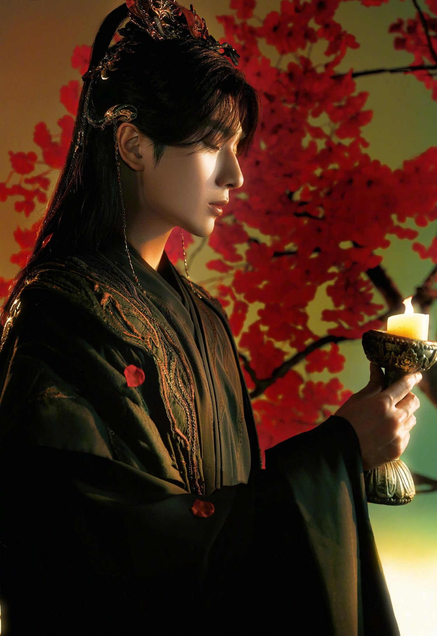 北京朝阳区法院对李宏毅发布限消令，李宏毅发布声明回应