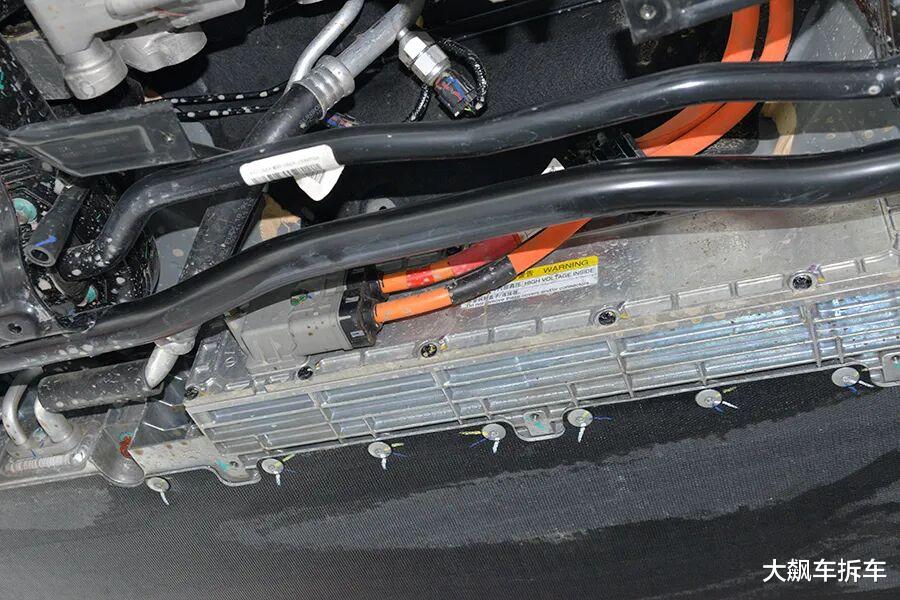 方程豹钛3拆车：这种悬架真少见，没想到在比亚迪车上看见！