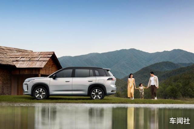 埃安i60限时焕新价10.48万起上市,大五座+增程摆脱空间续航双焦虑