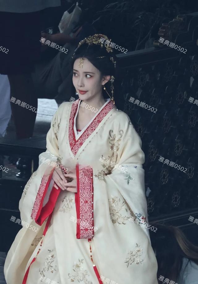 天啊,孟子义刚出道时的样子跟现在差好多,简直不是同一个人!