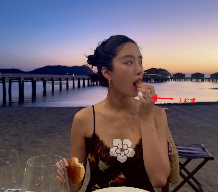 杨采钰说晒就晒,和富豪老公海外度假,沙滩上漫步无名指钻戒抢镜