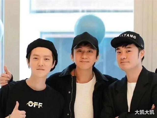 鹿晗工作室深夜发声明，关晓彤回应最近动态，粉丝：好感动