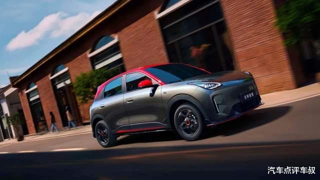 销量冠军与安全标杆PK：6万级纯电小车选星愿还是极狐T1？