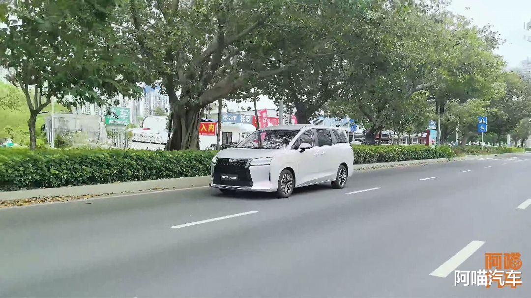 人民的MPV该是啥样？五菱星光730开起来如何，喵哥告诉你试驾体验