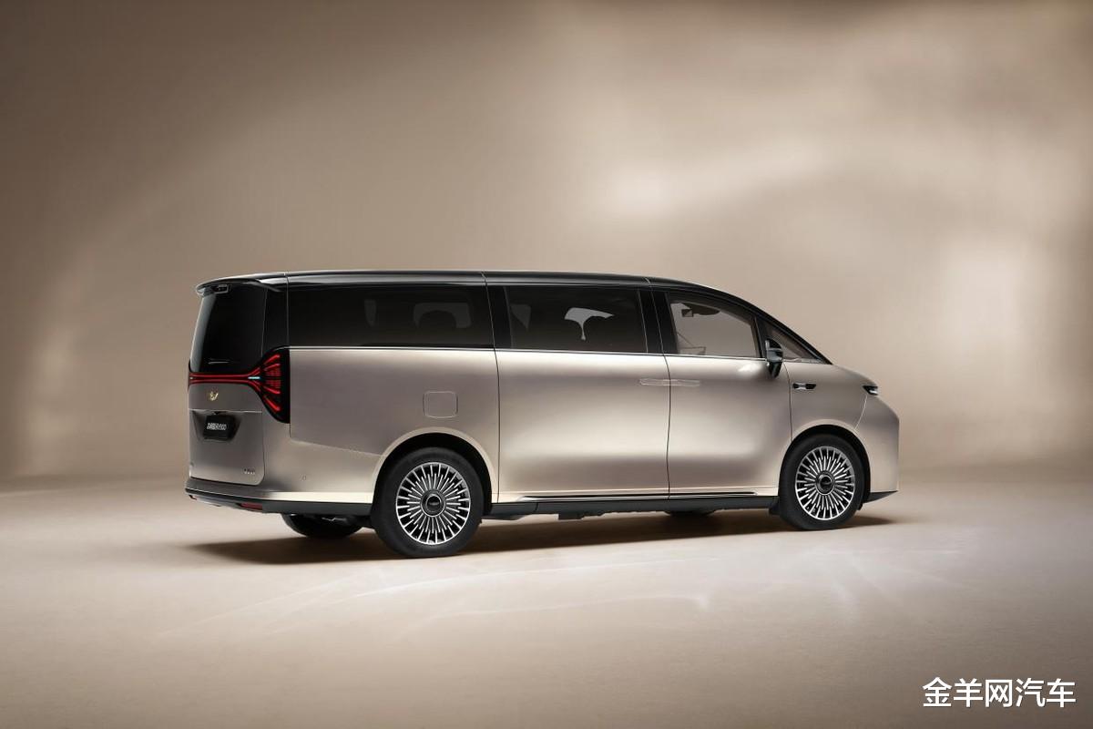 吉利银河首款豪华旗舰MPV银河V900官图首曝