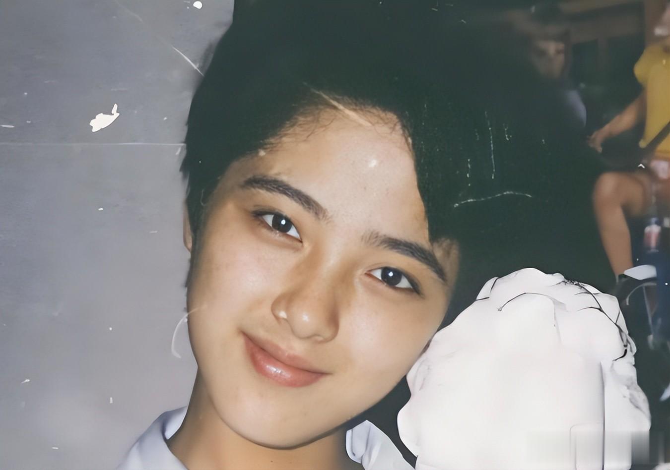 她是中戏校花,多次分手后孑然一身,49岁靠《沉默的荣耀》翻红