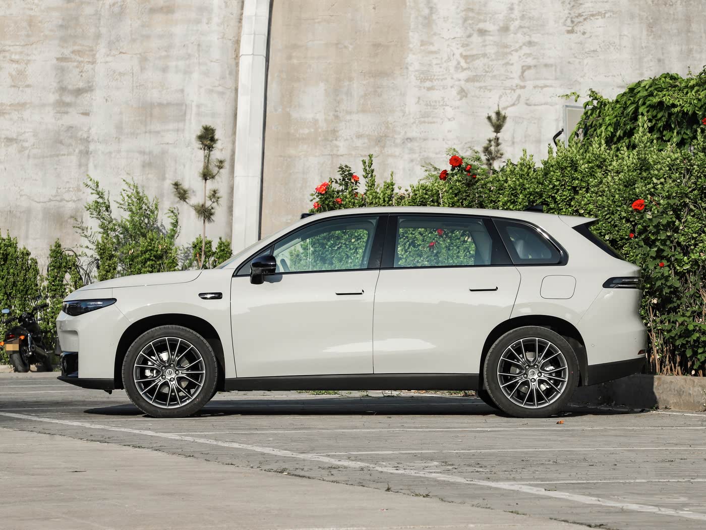 2025粤港澳车展亮相，12.28万起配备激光雷达，纯电/增程两种动力