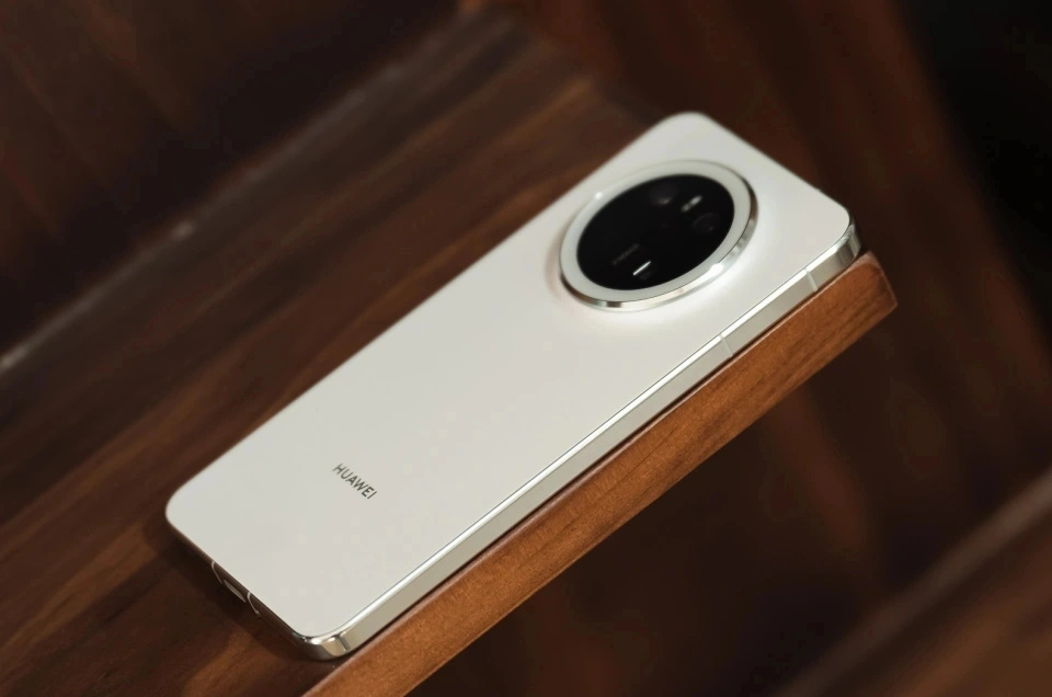 華為更激進了，Mate70再度跌至新低，衛星消息+麒麟9010+昆侖玻璃