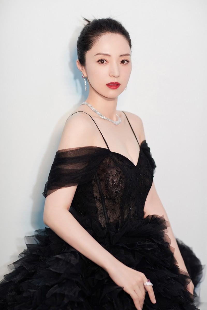 别再心疼董璇了，投资分账 8000 万 + 房产近亿，她早是资本赢家