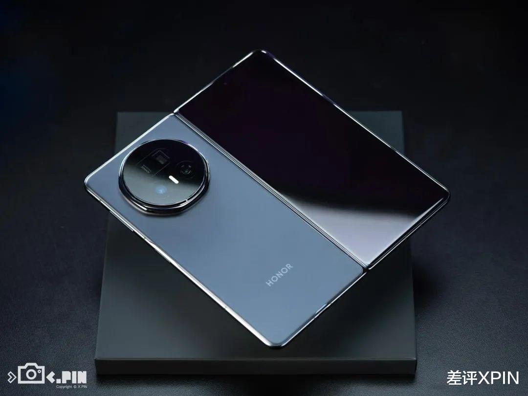 榮耀發布了一臺8999的折疊屏，這次又多了不少小心機