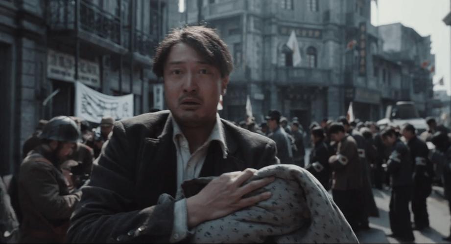 王家卫事件第2天，王传君冲上热搜第1名，过往言论被扒，网友怒赞