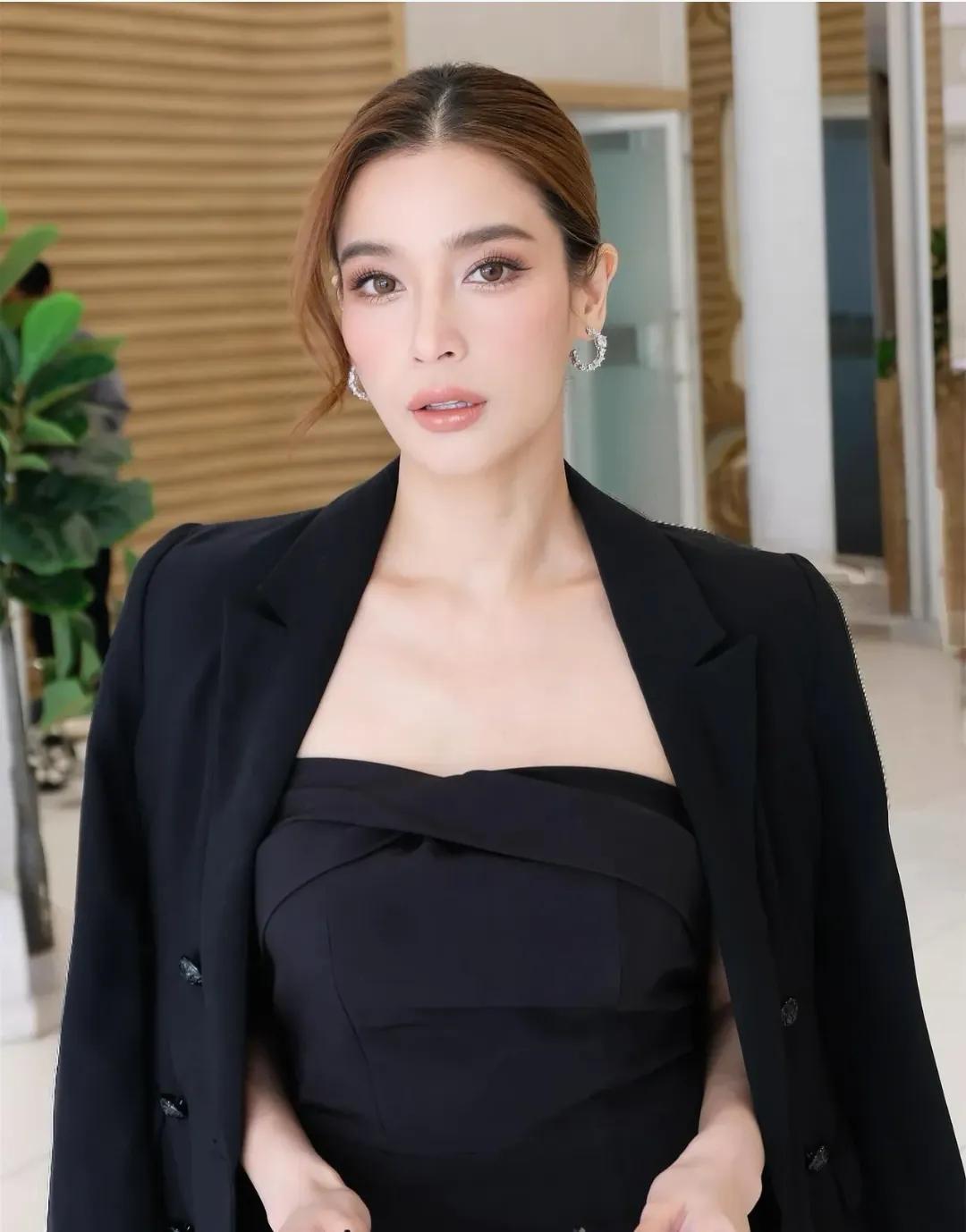 泰星Vill计划明年房子装修好，和未婚夫Mac结婚，两人交往将近2年