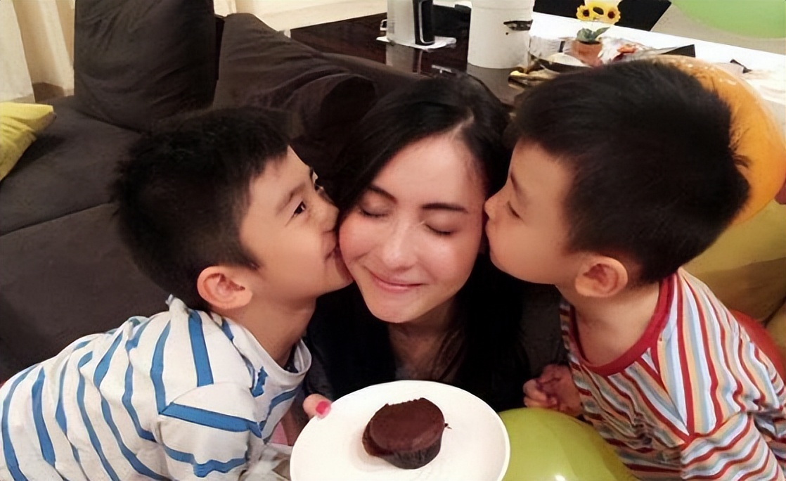 这一次，崩溃大哭的张柏芝，揭开了谢霆锋的体面，原来向佐没说谎