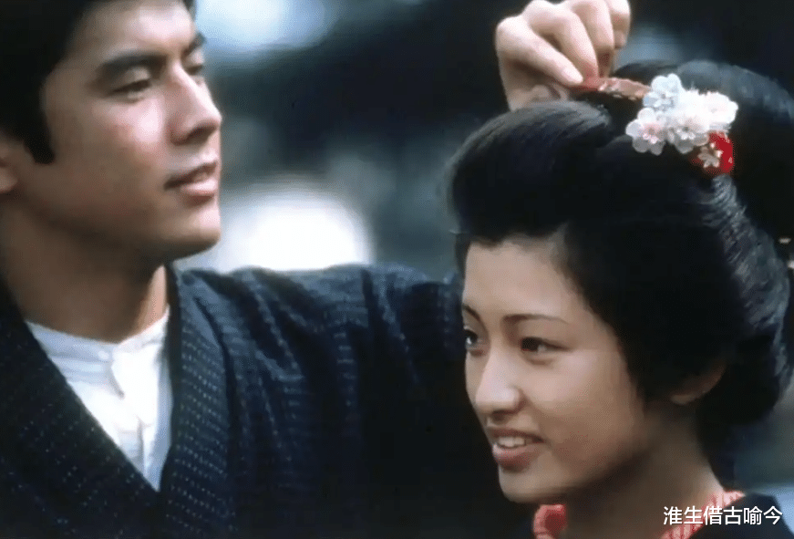 山口百惠的两个儿子：穿西装一个文雅一个英武，不输爸爸三浦友和