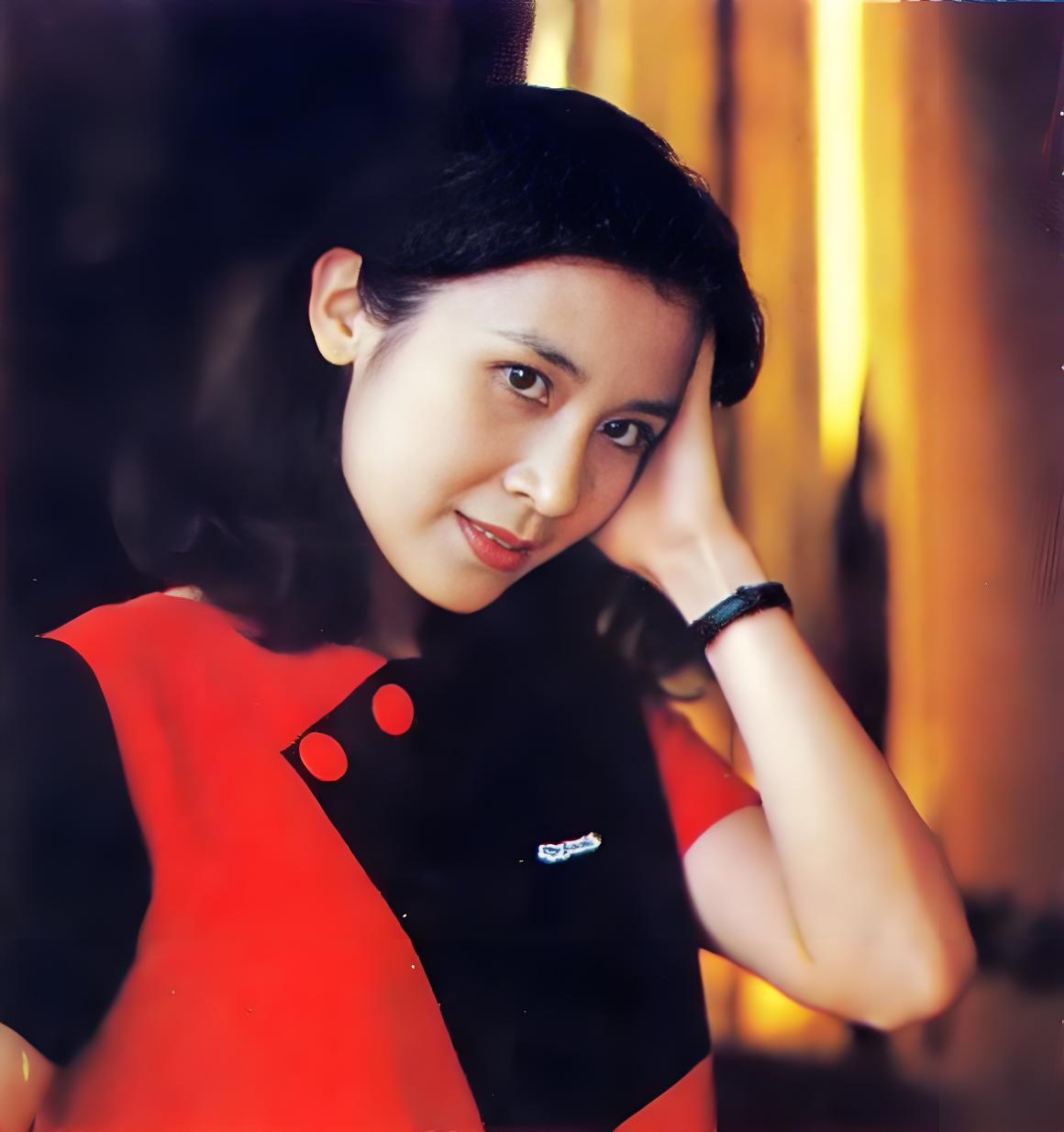 从车间钳工到国家一级演员，却因拍戏和丈夫离婚，今66岁依旧单身