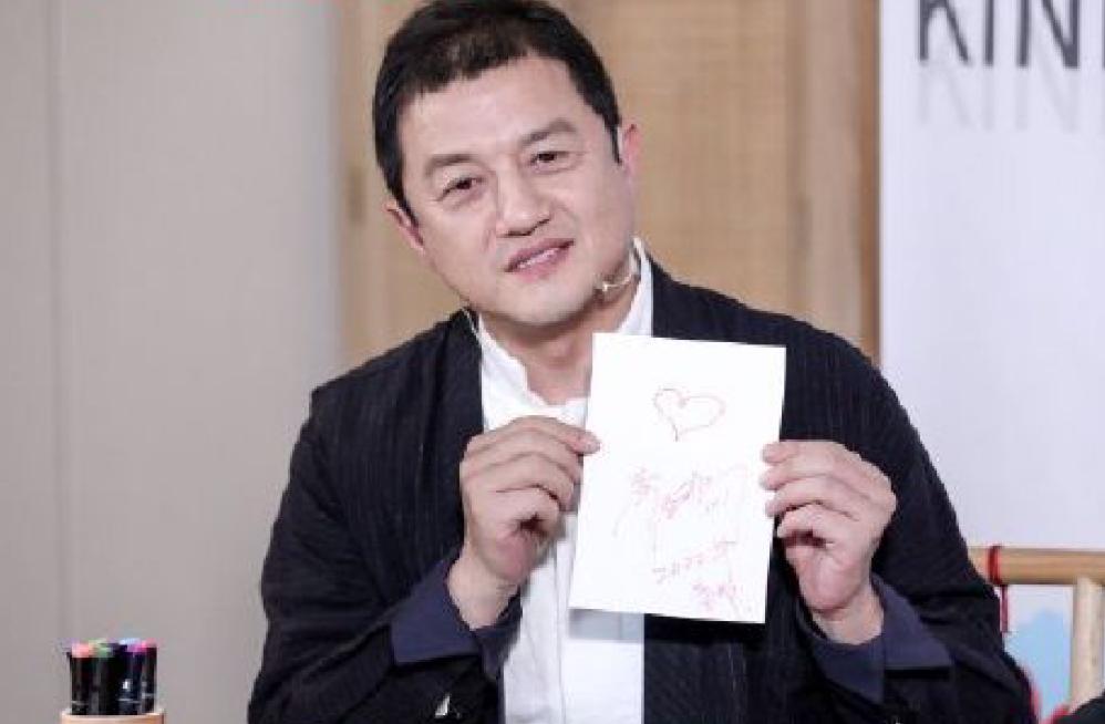 王菲也没想到,李亚鹏官宣离婚不到48小时,竟因一个细节口碑暴涨