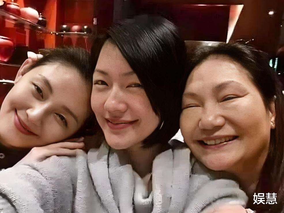 S妈清明节前再度崩溃发文，呼唤大S乳名：你到底跑哪去了？