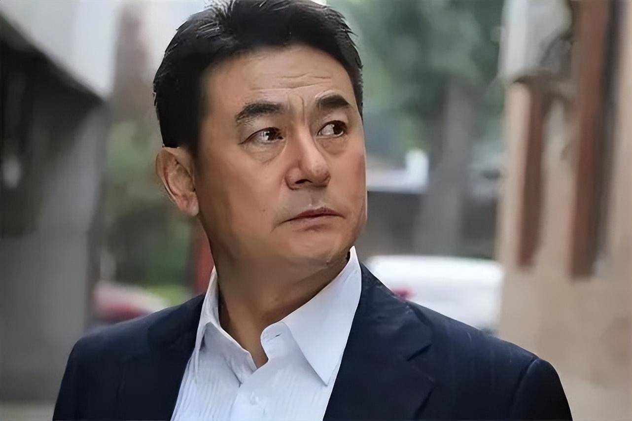 原来他们是夫妻,娶老师女儿恩爱31年,演完《归队》他又火了