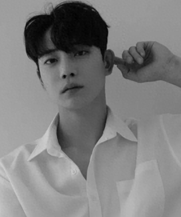 29岁韩国知名模特金钟硕坠楼离世，家属澄清原因