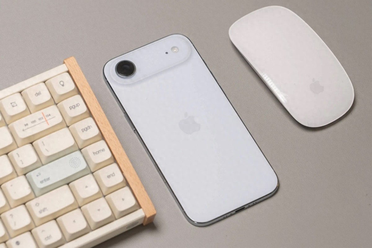 又一款橫置攝像頭的手機！蘋果iPhone Air已經慘敗，為啥還跟風？