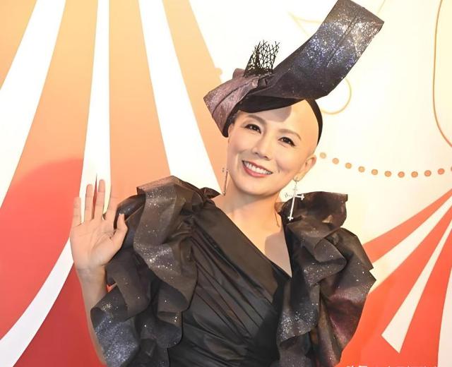 香港患癌女星突然宣布离婚,14年婚姻收场,乳腺癌复发扩散到淋巴