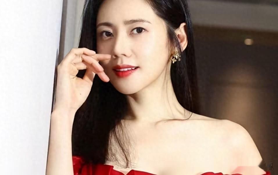 于晓光也没想到，远嫁中国8年的秋瓷炫，竟走上了另一条上坡路