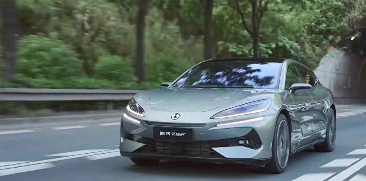 比亚迪 “天神之眼 B” 智驾系统突破收费站智驾断点难题