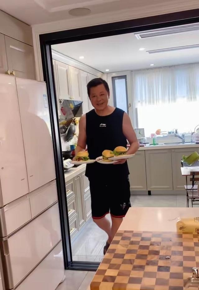 中国赚钱美国花？老戏骨祖孙三代在美奢华享乐过上“人上人”生活