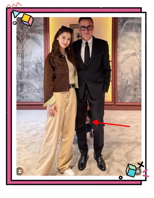 爱马仕总监晒与Angelababy合影，小海绵出镜，网友：眉眼像黄晓明