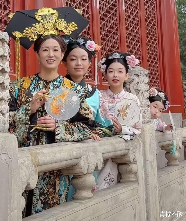 谢浩男大妹晒游玩画面,与哥哥视频毫无隔阂感,许妈妈气质出众