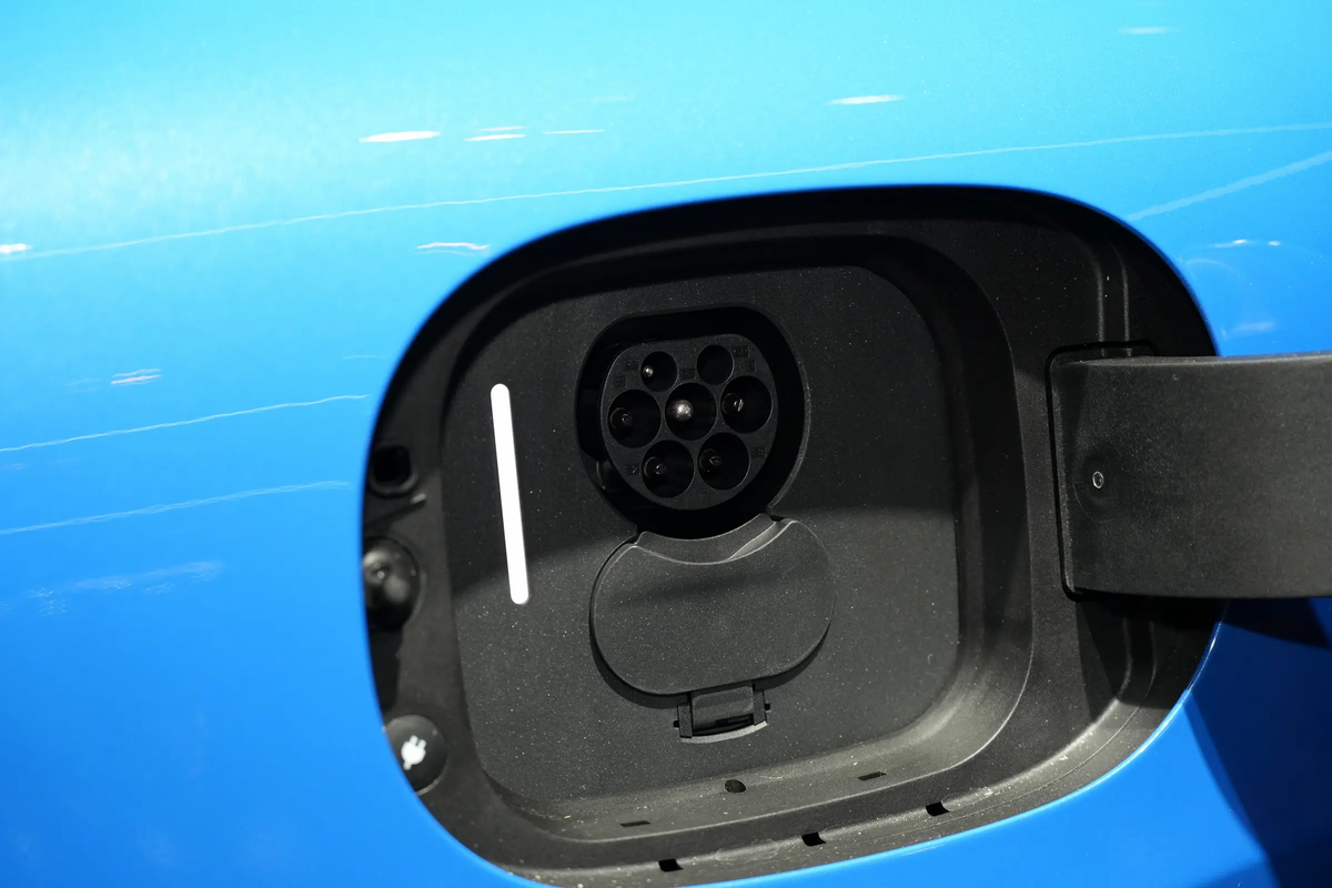 800V快充+800km续航，3秒级可破百，奔驰GLC EV究竟有何看点？