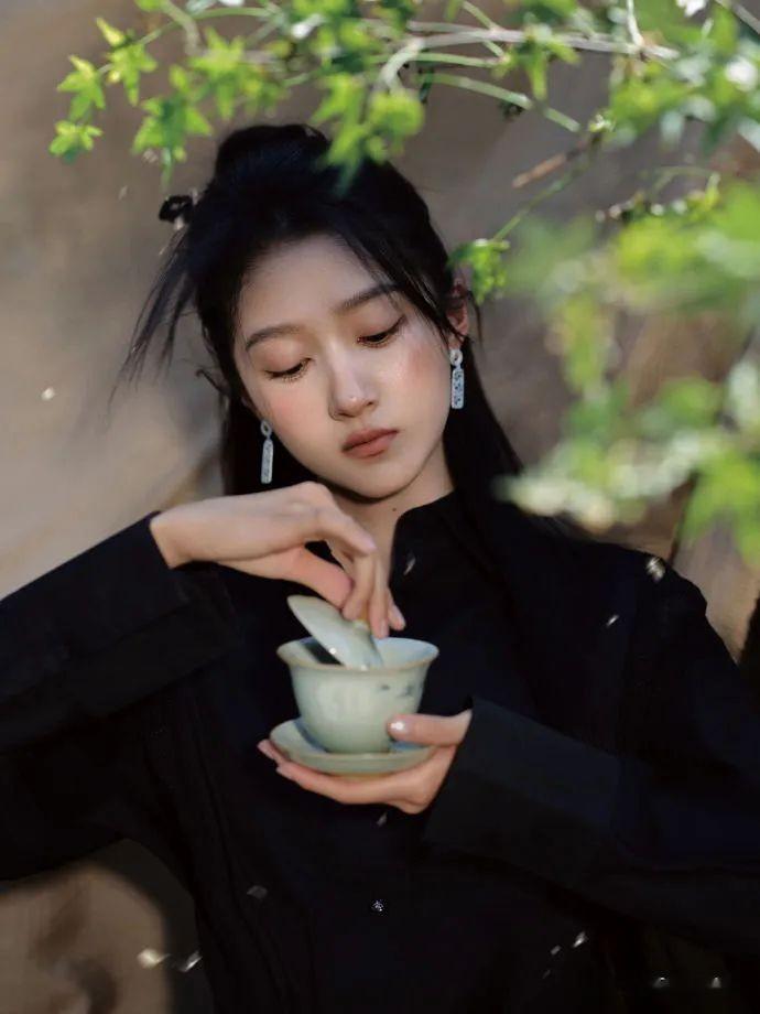 李现再接现偶?宋威龙刘浩存三搭?邢菲新剧?周翊然双奢代言来袭